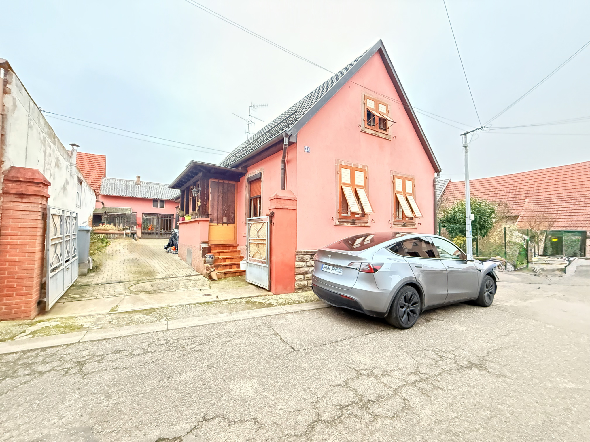 Photo 1