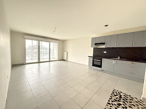 OSTWALD , beau 2 pièces de 56 m2 avec terrasse, parking. - 2