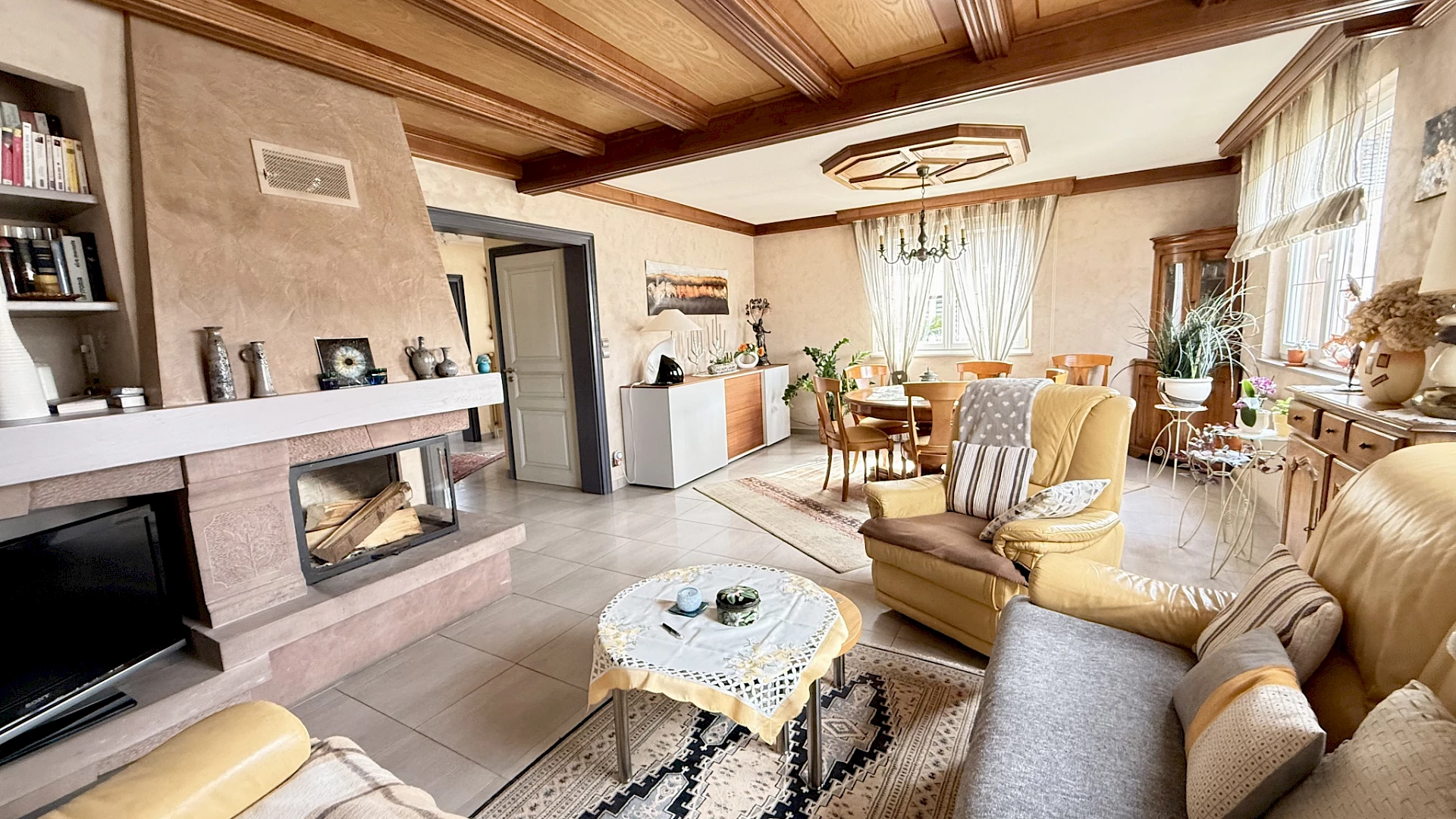 A saisir , belle maison 7 pièces sur 11,5 ares de terrain.