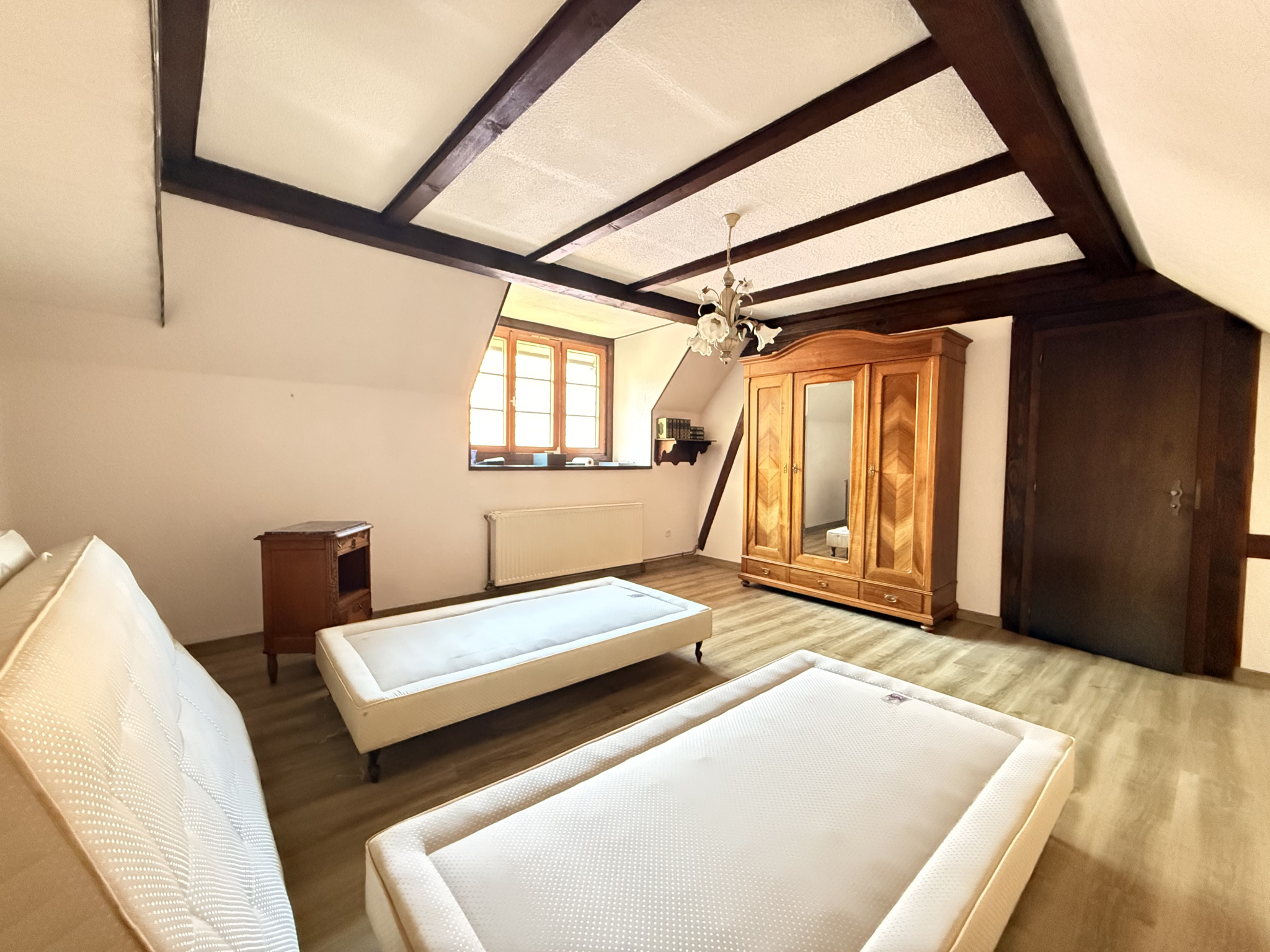 GEUDERTHEIM , Maison 5 pièces de 125 m2 avec grange et jardin sur 4,88 ares
