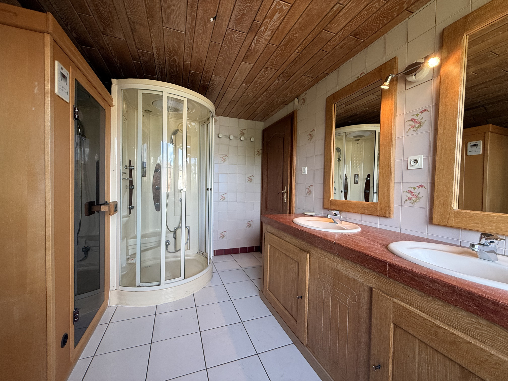 À saisir à Mundolsheim   Maison 6 pièces de 137 m2 habitables sur terrain verdoyant de 16,45 ares avec piscine