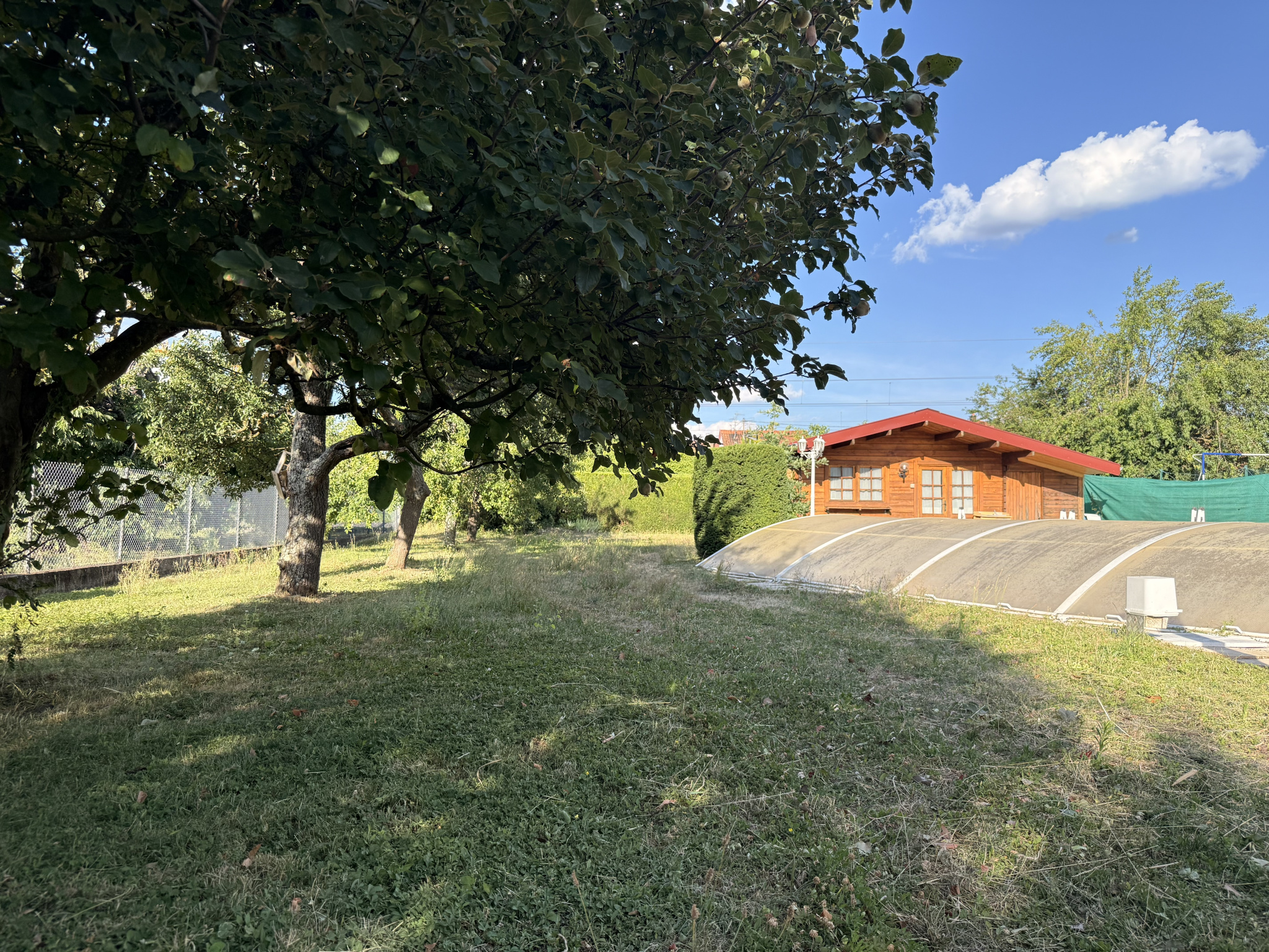 À saisir à Mundolsheim   Maison 6 pièces de 137 m2 habitables sur terrain verdoyant de 16,45 ares avec piscine