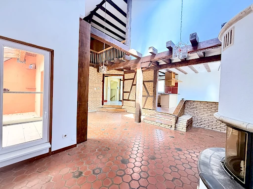 À saisir à Mundolsheim   Maison 6 pièces de 137 m2 habitables sur terrain verdoyant de 16,45 ares avec piscine