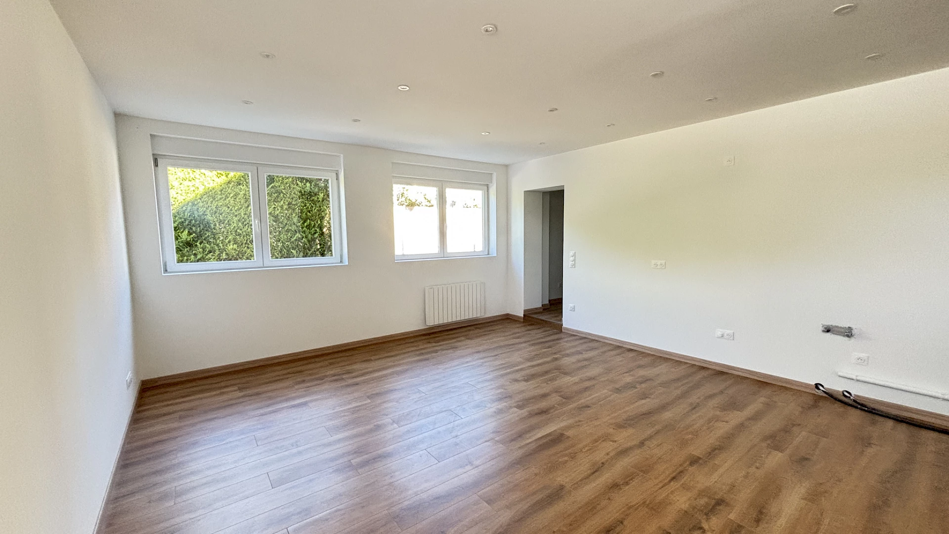 NOUVEAUTÉ   3 PIÈCES ENTIÈREMENT RÉNOVÉ   62,90 M2   ESPACE VERT & 2 GARAGES