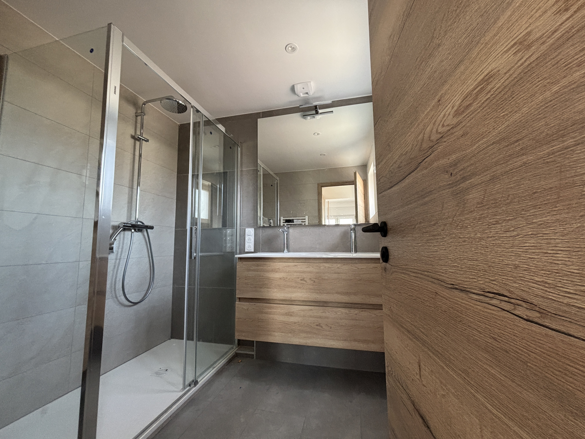 DUPLEX DE 125 M2   4 CHAMBRES   2 GARAGES + STUDIO INDÉPENDANT DE 25 M2