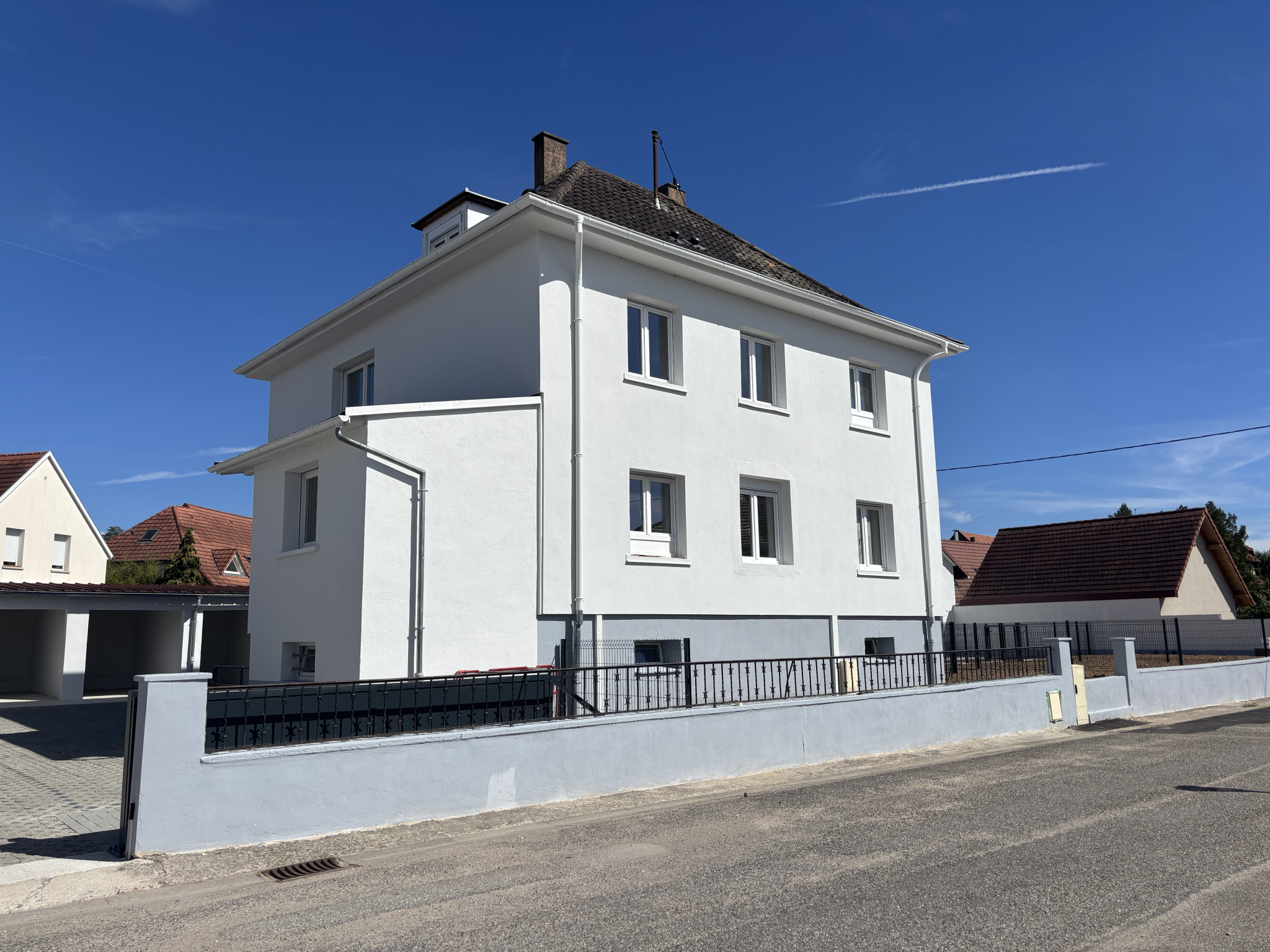 DUPLEX DE 125 M2   4 CHAMBRES   2 GARAGES + STUDIO INDÉPENDANT DE 25 M2