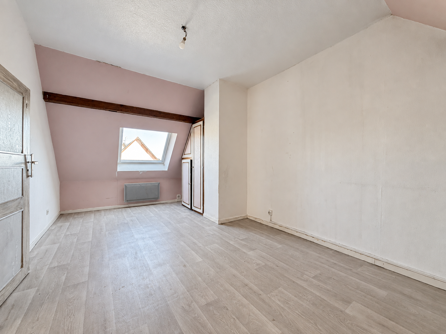 Beau duplex 4/5 P 83m2hab./ 104m2 sol avec garage et cave.