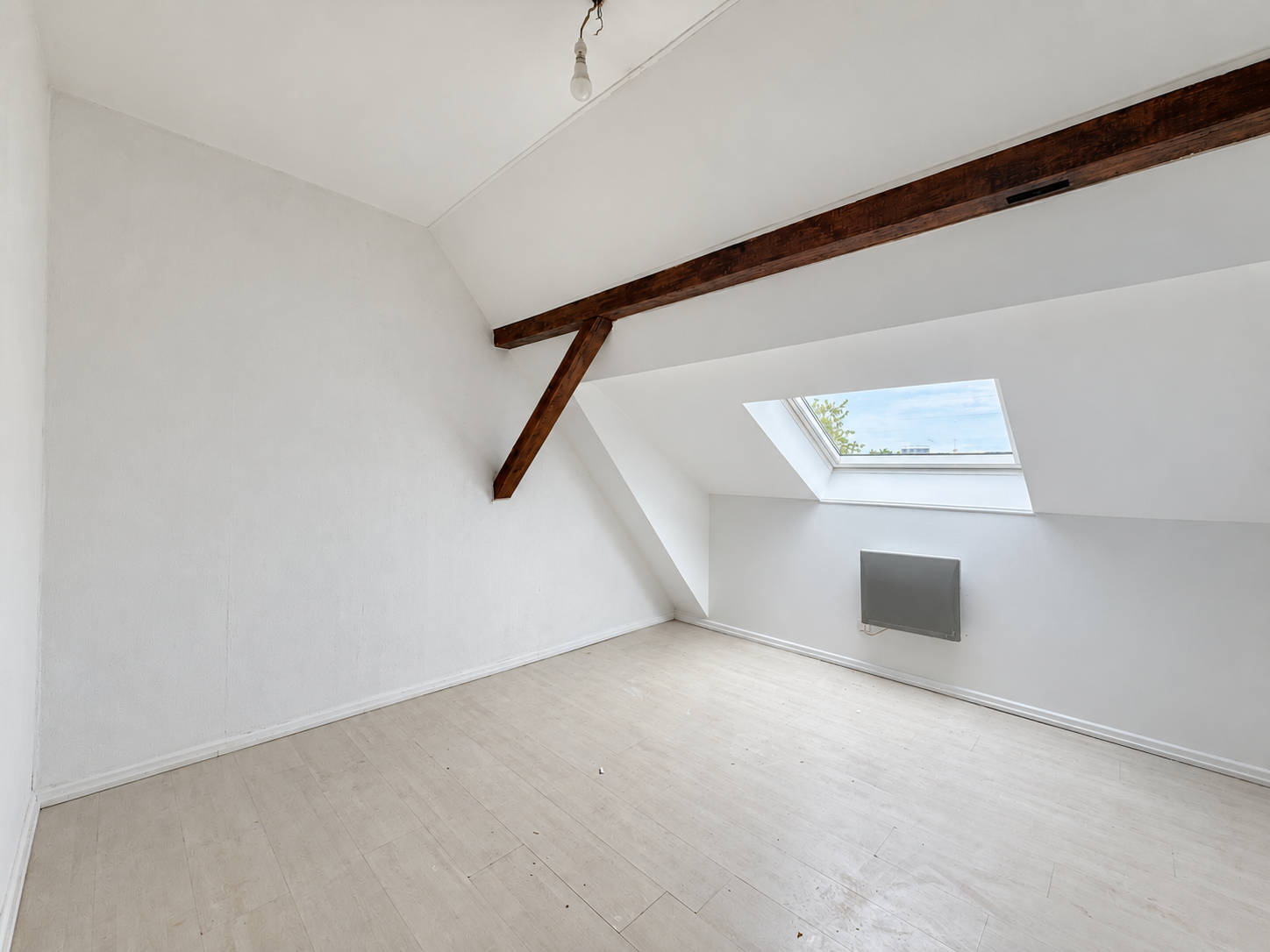 Beau duplex 4/5 P 83m2hab./ 104m2 sol avec garage et cave.