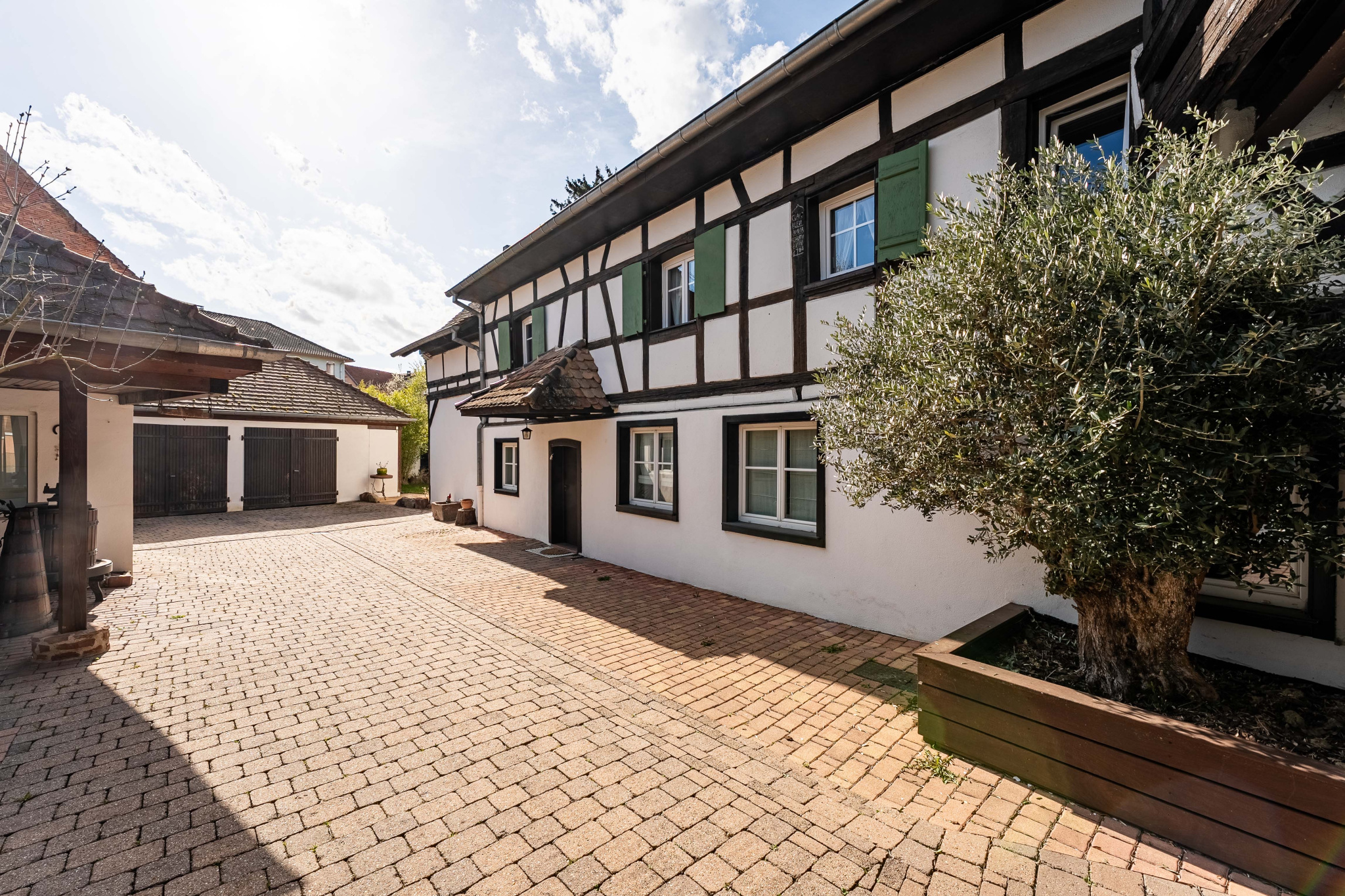 Authentique corps de ferme 7 pièces 302m2 sur 9,92 ares.